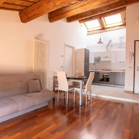 Apartment Mansarda Colombo - Car Parking