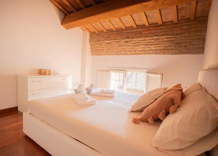 Mansarda Colombo - Car Parking Ferrara